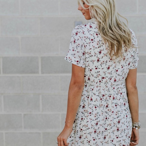 Beautiful floral dress. - Picture 3 of 4